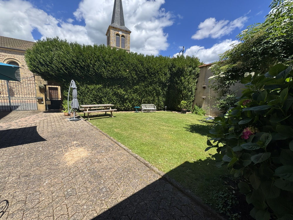 Coup de coeur pour cette élégante maison bourgeoise et sa cour intérieure