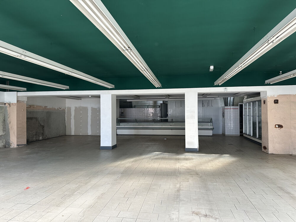 Maison 4 pièces 297 m² · à St Symphorien de Lay · 297 m² · 220 000 €
