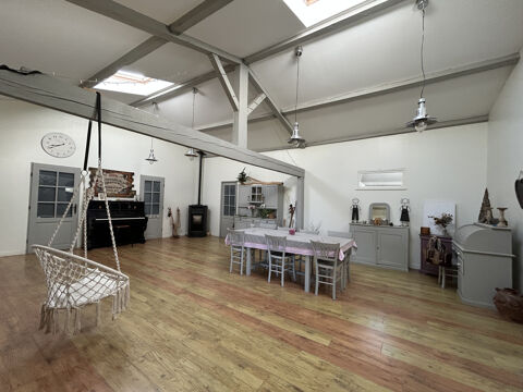   Maison d'habitation 250 m2 leve sur 2 niveaux avec terrain attenant et dpendance 42510 Maison - 8 pice(s) - 225 m