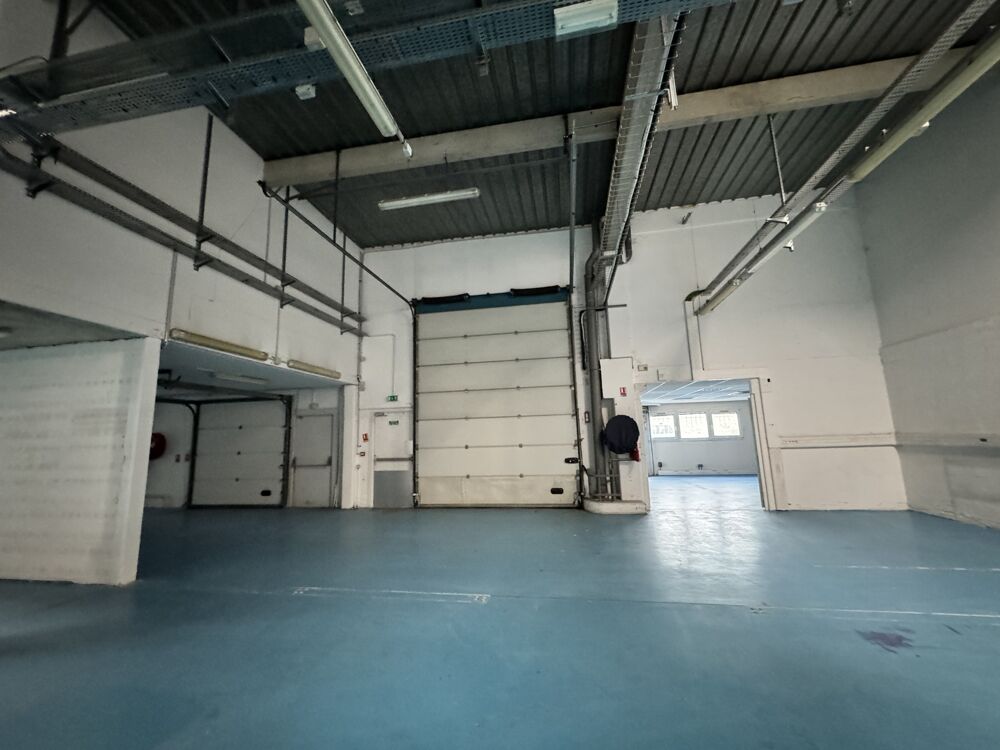  Locaux d'activité - A LOUER - 779 m² non divisibles Ivry sur seine