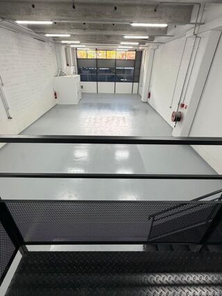   Locaux d'activité - A LOUER - 310 m² non divisibles Pantin