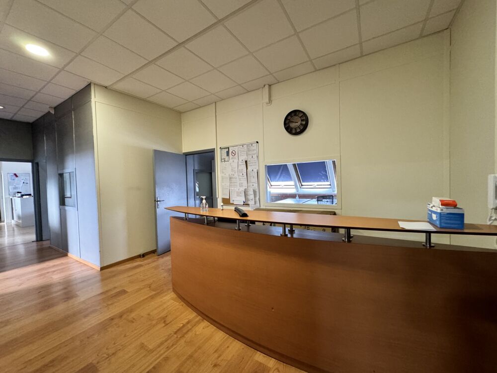   Bureaux - A LOUER - 649 m² divisibles à partir de 112 m² 