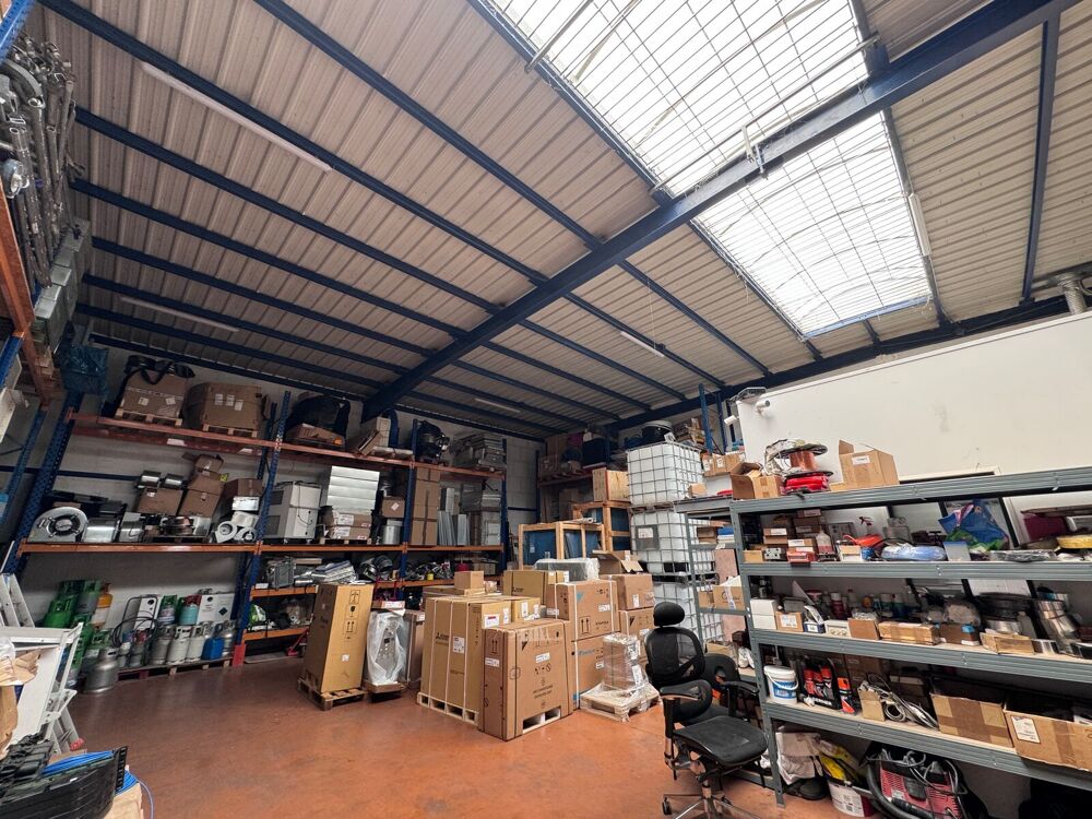   Locaux d'activité - A LOUER - 250 m² non divisibles 