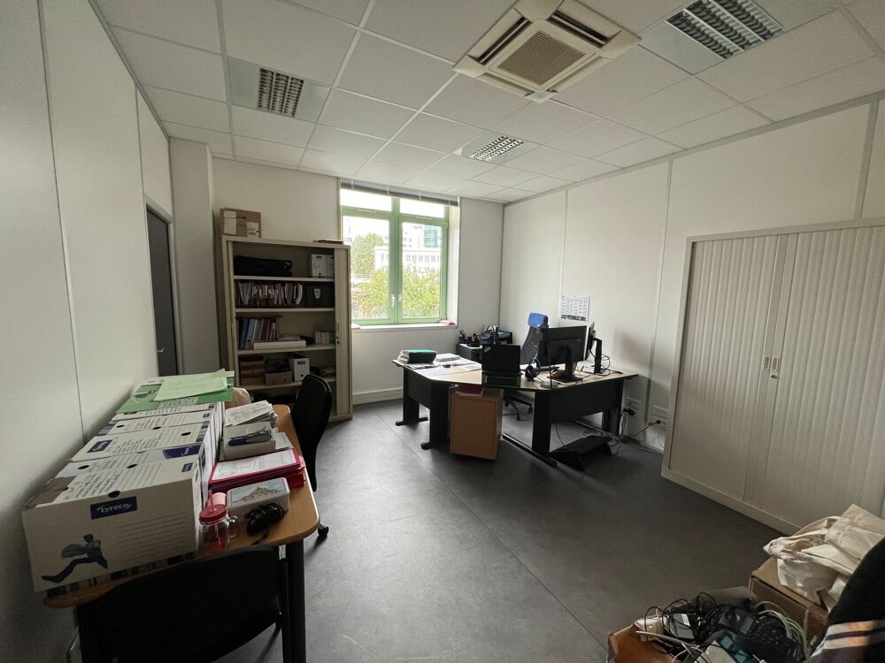   Bureaux - A LOUER - 135 m² non divisibles Pantin