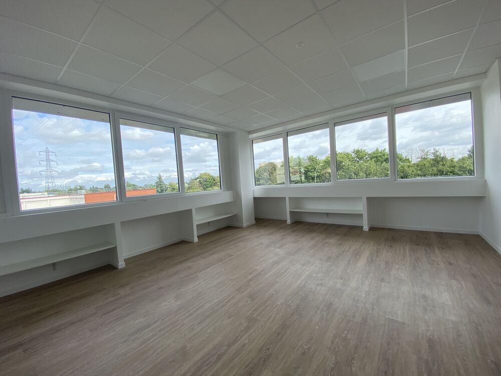  Bureaux - A LOUER - 146 m² divisibles à partir de 25 m² 