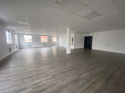   Bureaux - A LOUER - 2 513 m² divisibles à partir de 317 m² 