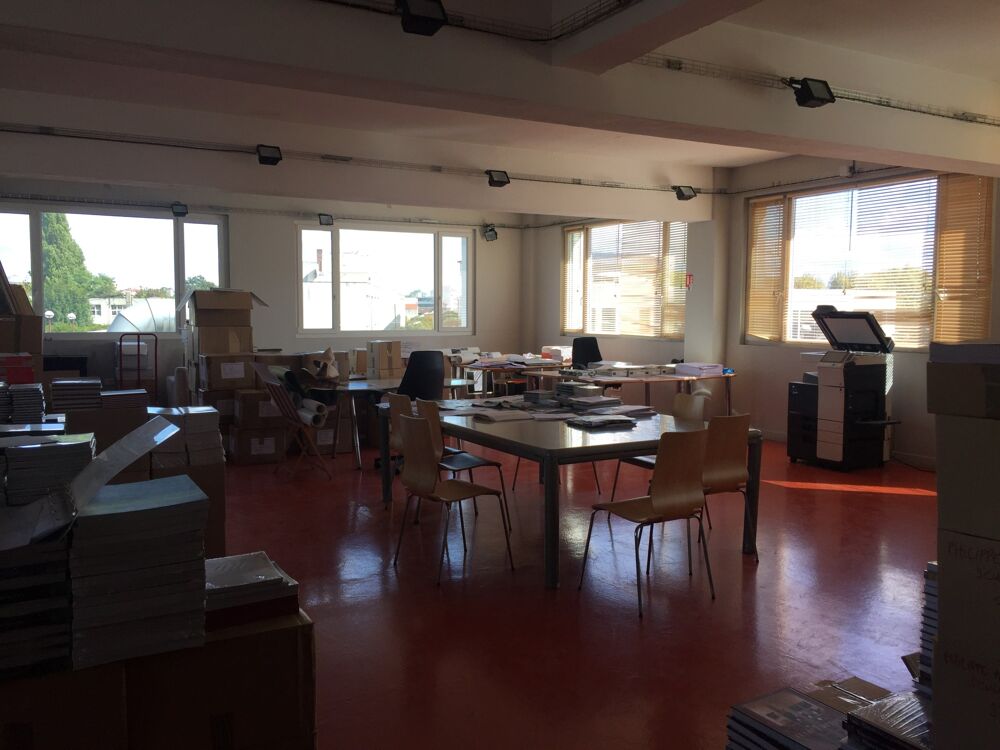   Bureaux - A LOUER - 250 m² non divisibles Montreuil