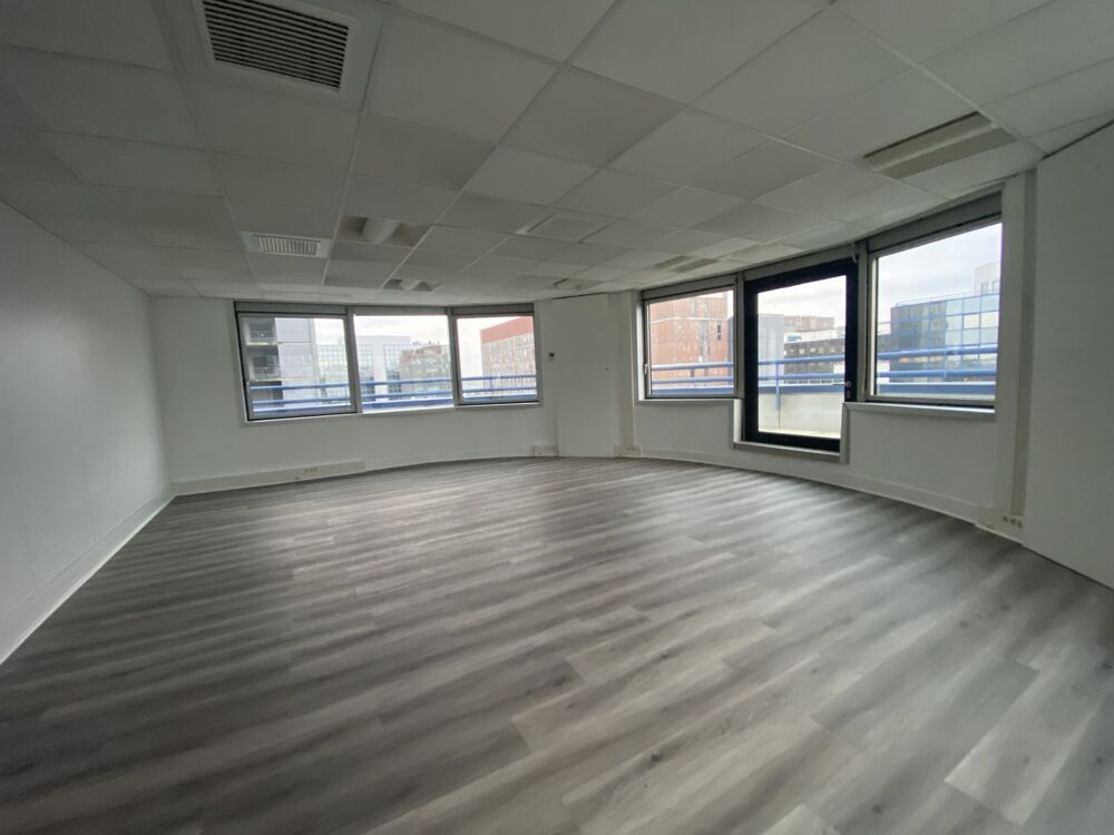  Bureaux - A LOUER - 200 m² non divisibles 