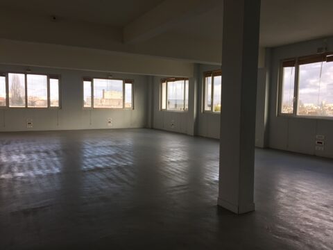   Bureaux - A LOUER - 210 m² non divisibles 