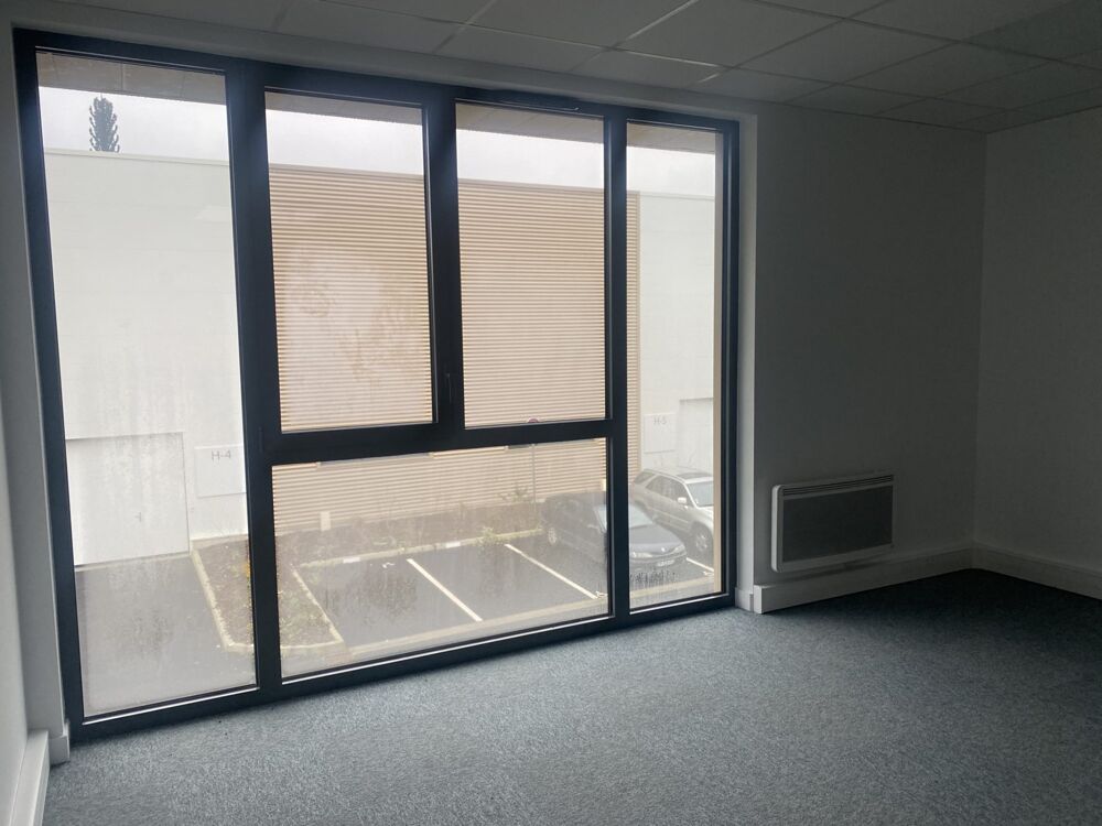   Locaux d'activité - A LOUER - 335 m² non divisibles Bussy saint martin
