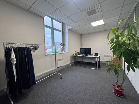   Bureaux - A LOUER - 135 m² non divisibles 