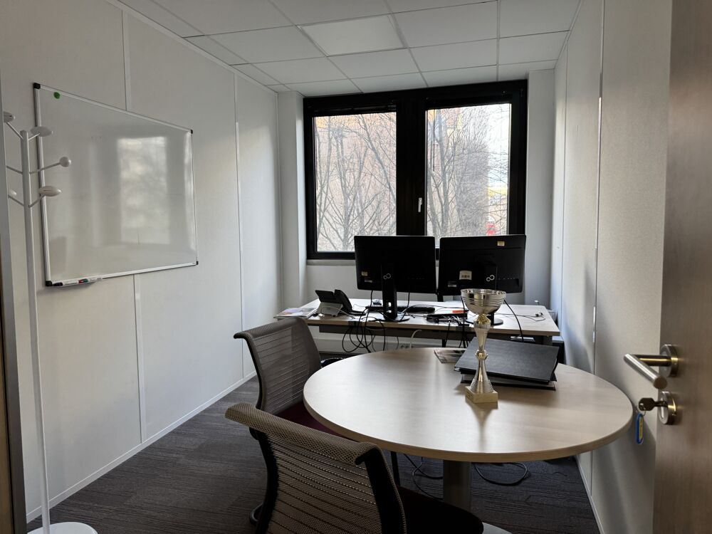   Bureaux - A LOUER - 106 m² non divisibles 