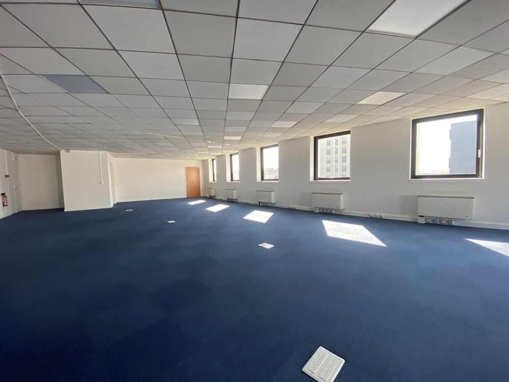   Bureaux - A LOUER - 3 620 m² divisibles à partir de 560 m² Aubervilliers
