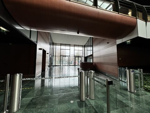   Bureaux - A LOUER - 3 004 m² divisibles à partir de 246 m² 