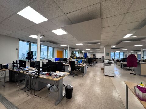   Bureaux - A LOUER - 2 840 m² divisibles à partir de 135 m² 