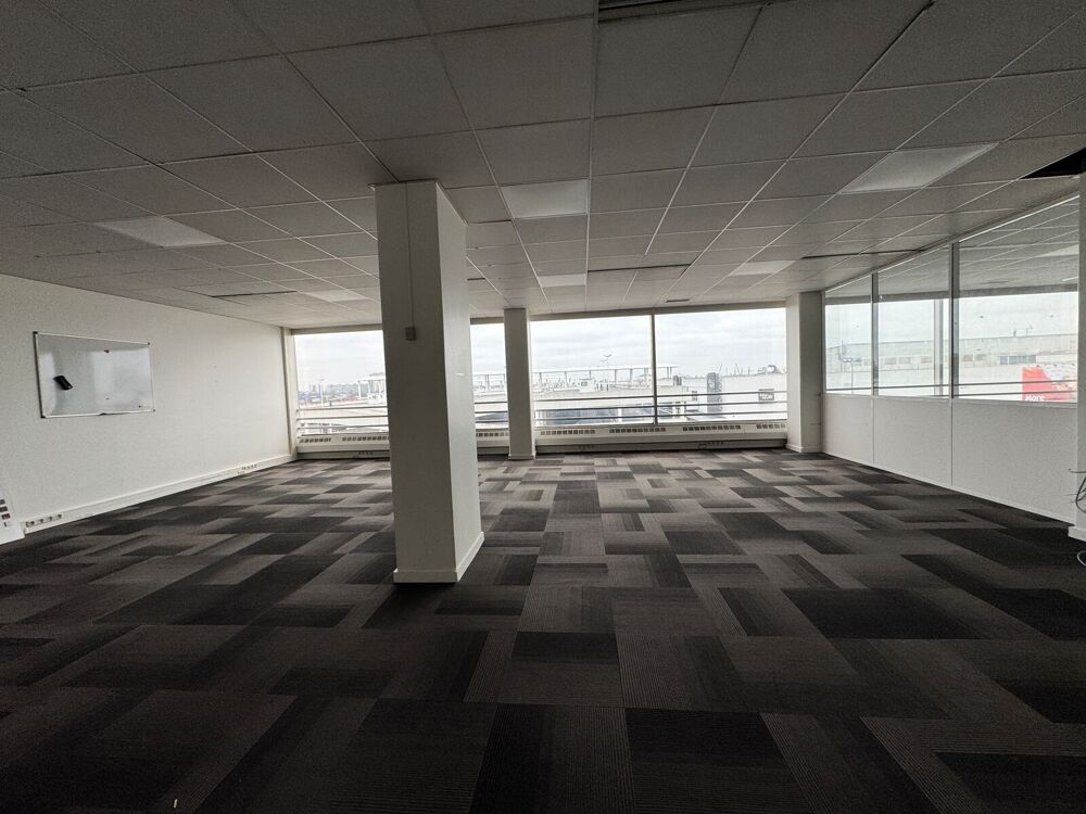   Bureaux - A LOUER - 242 m² non divisibles 