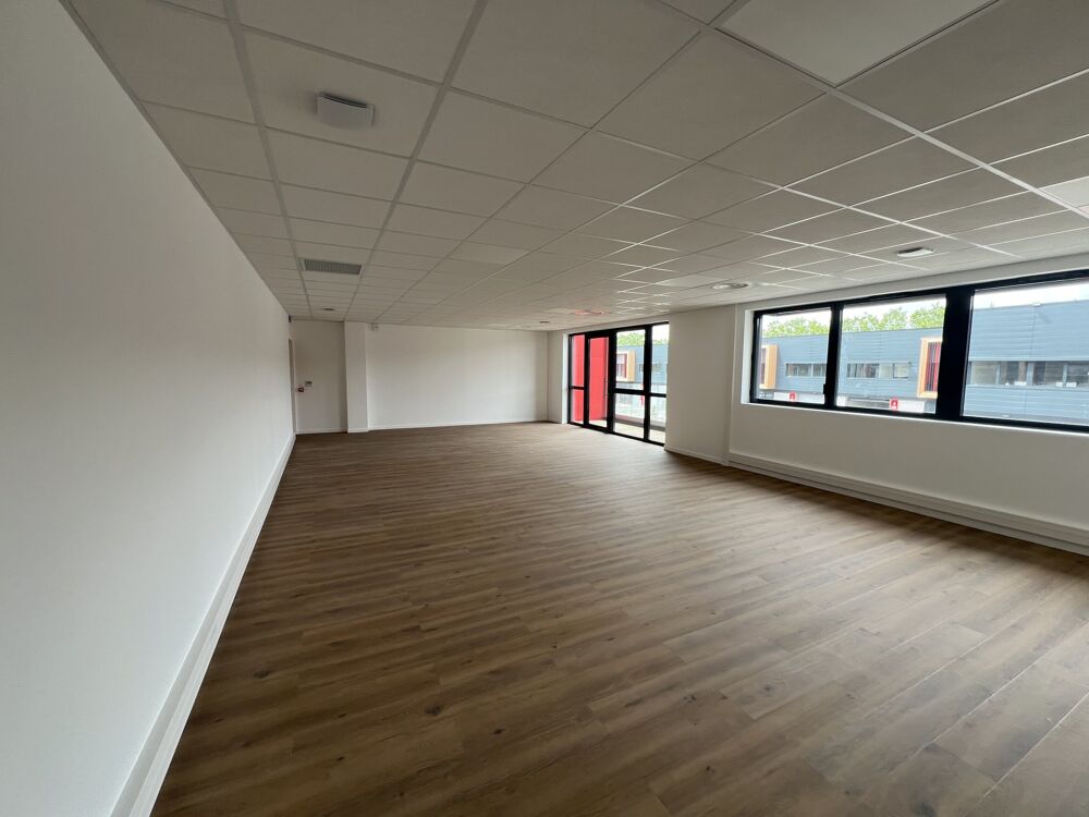   Locaux d'activité - A LOUER - 567 m² divisibles à partir de 196 m² Eragny