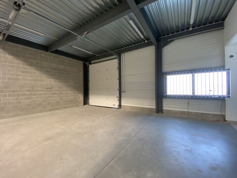   Locaux d'activité - A LOUER - 687 m² divisibles à partir de 229 m² 