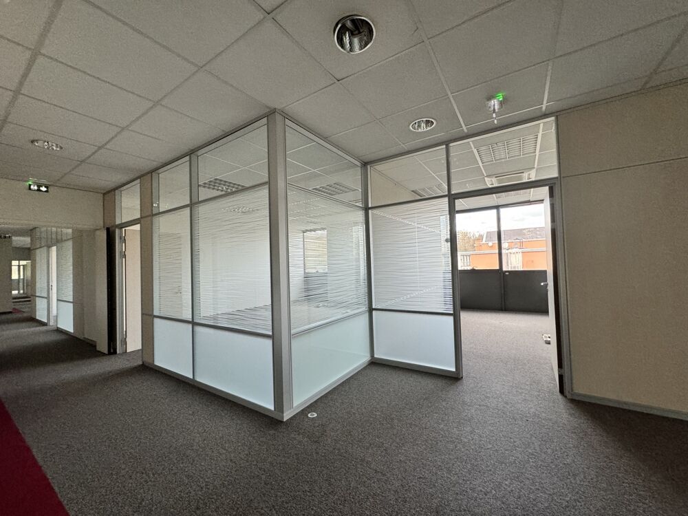   Bureaux - A LOUER - 3 004 m² divisibles à partir de 246 m² Rosny sous bois