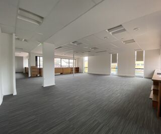   Bureaux - A LOUER - 388 m² non divisibles Ivry sur seine