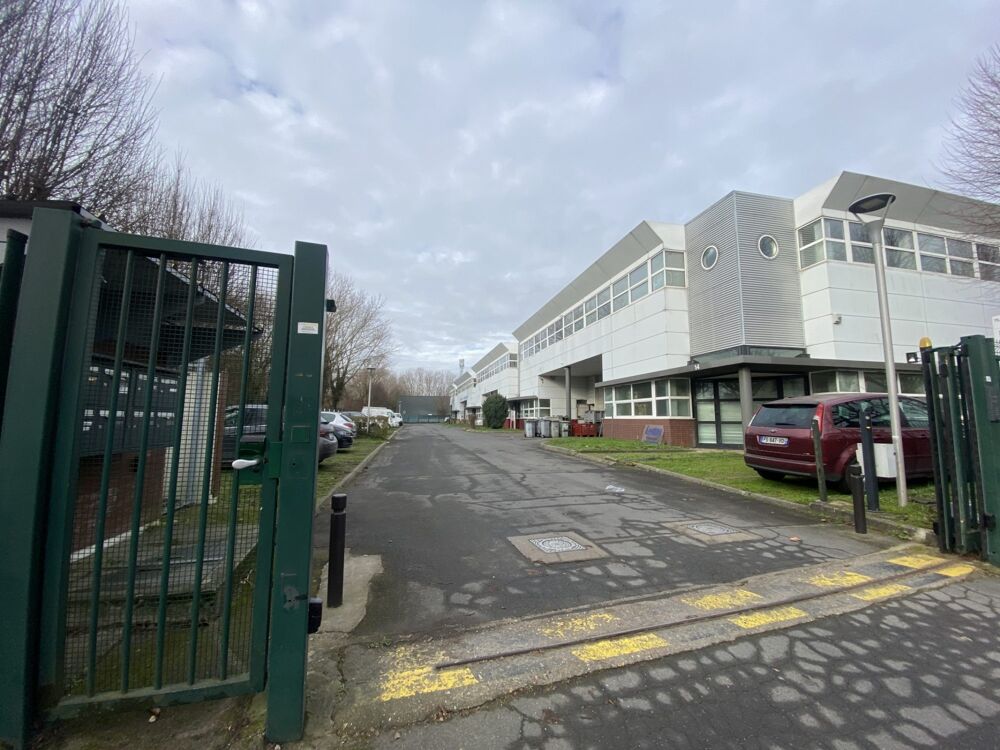   Locaux d'activité - A LOUER - 722 m² non divisibles Bondy