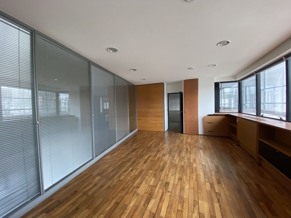   Bureaux - A LOUER - 1 907 m² divisibles à partir de 346 m² Ivry sur seine
