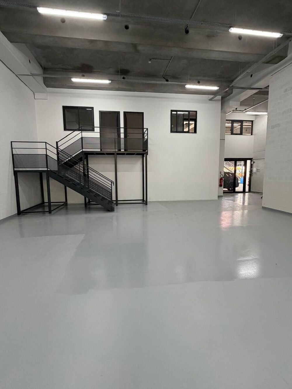   Locaux d'activité - A LOUER - 310 m² non divisibles Pantin