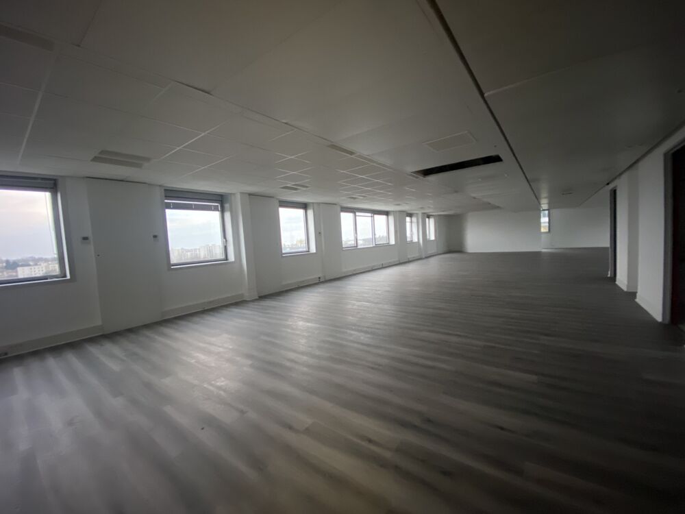   Bureaux - A LOUER - 351 m² non divisibles Noisy le grand