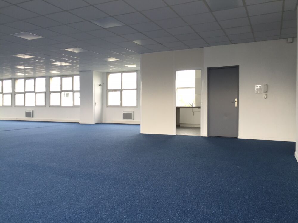   Bureaux - A LOUER - 255 m² non divisibles 
