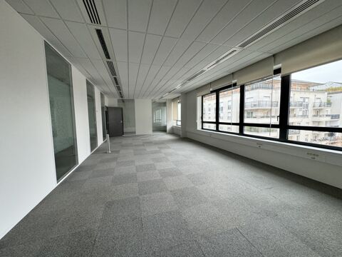   Bureaux - A LOUER - 706 m² divisibles à partir de 353 m² 