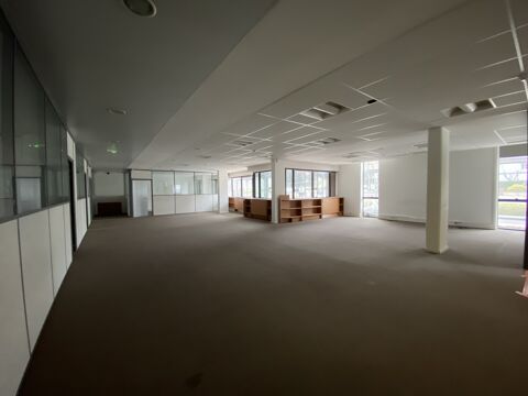   Bureaux - A LOUER - 1 907 m² divisibles à partir de 346 m² 