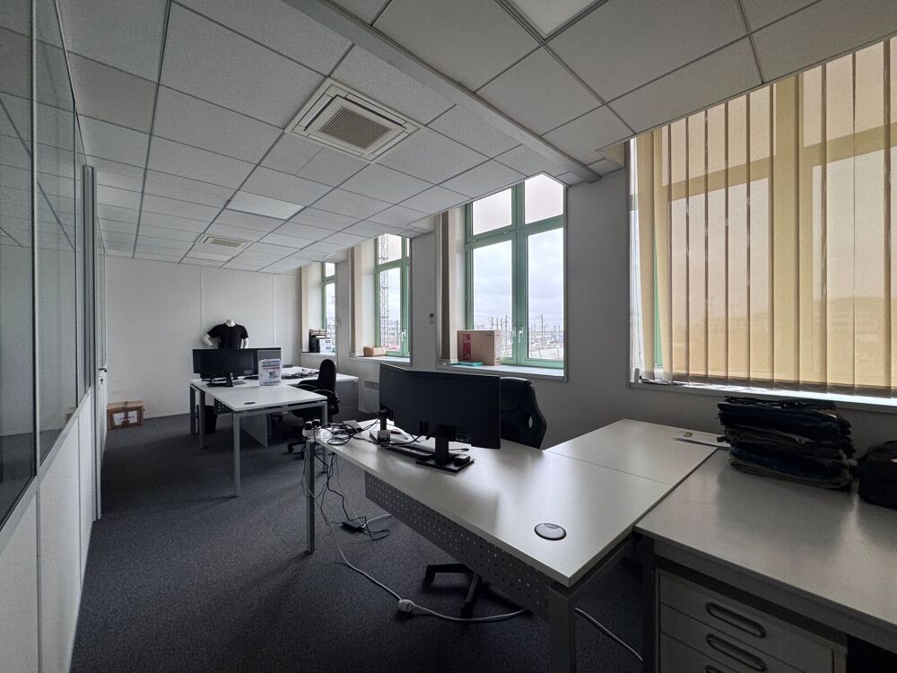   Bureaux - A LOUER - 135 m² non divisibles 