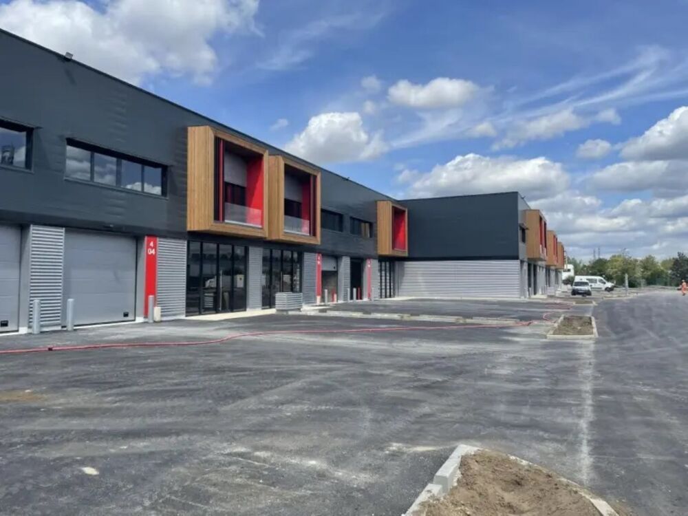   Locaux d'activité - A LOUER - 567 m² divisibles à partir de 196 m² Eragny