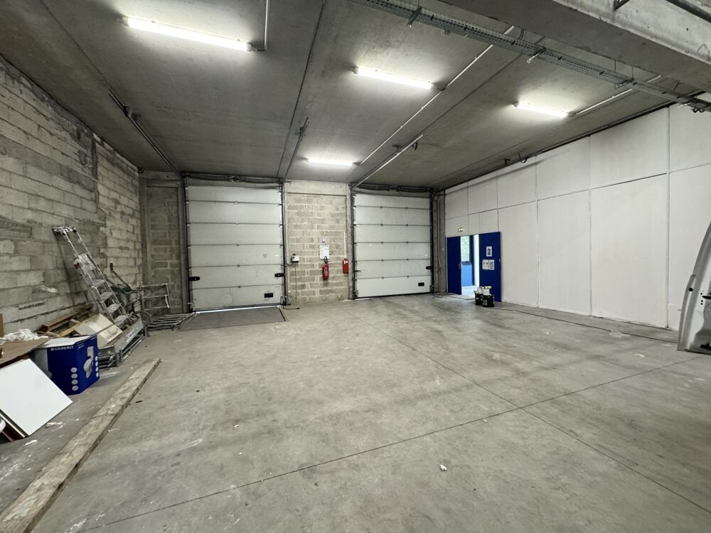   Locaux d'activité - A LOUER - 6 795 m² divisibles à partir de 1 386 m² Herblay