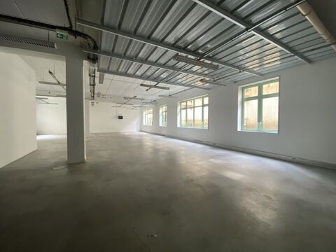   Locaux d'activité - A LOUER - 642 m² non divisibles 