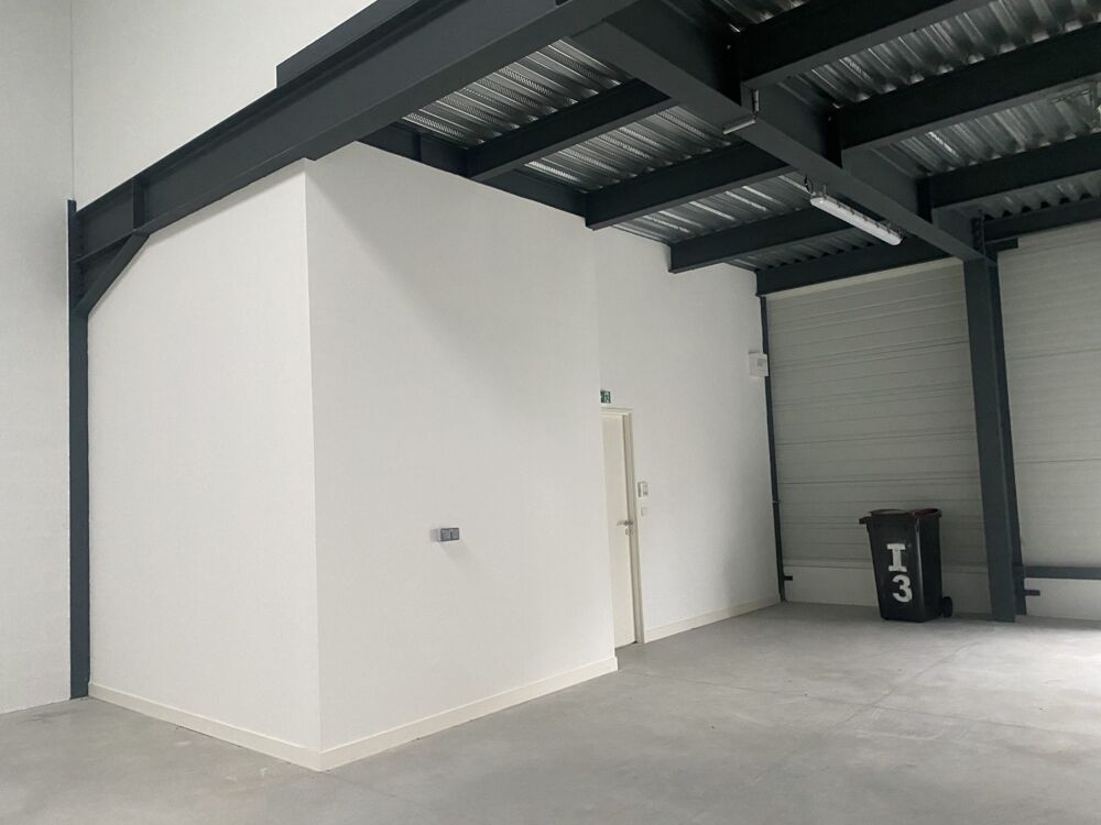   Locaux d'activité - A LOUER - 335 m² non divisibles Bussy saint martin