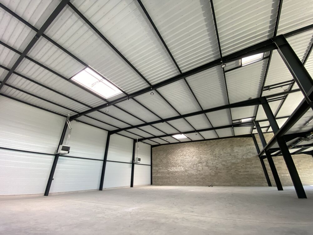   Locaux d'activité - A LOUER - 360 m² non divisibles Le thillay