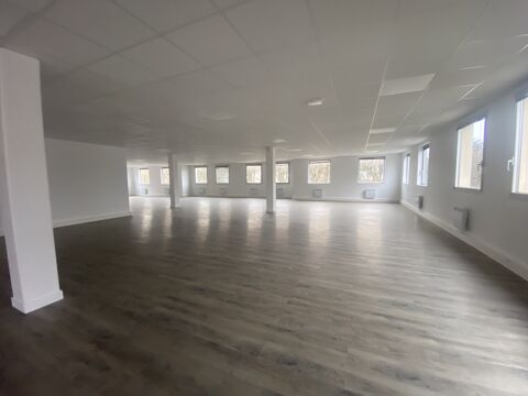   Bureaux - A LOUER - 2 513 m² divisibles à partir de 317 m² 
