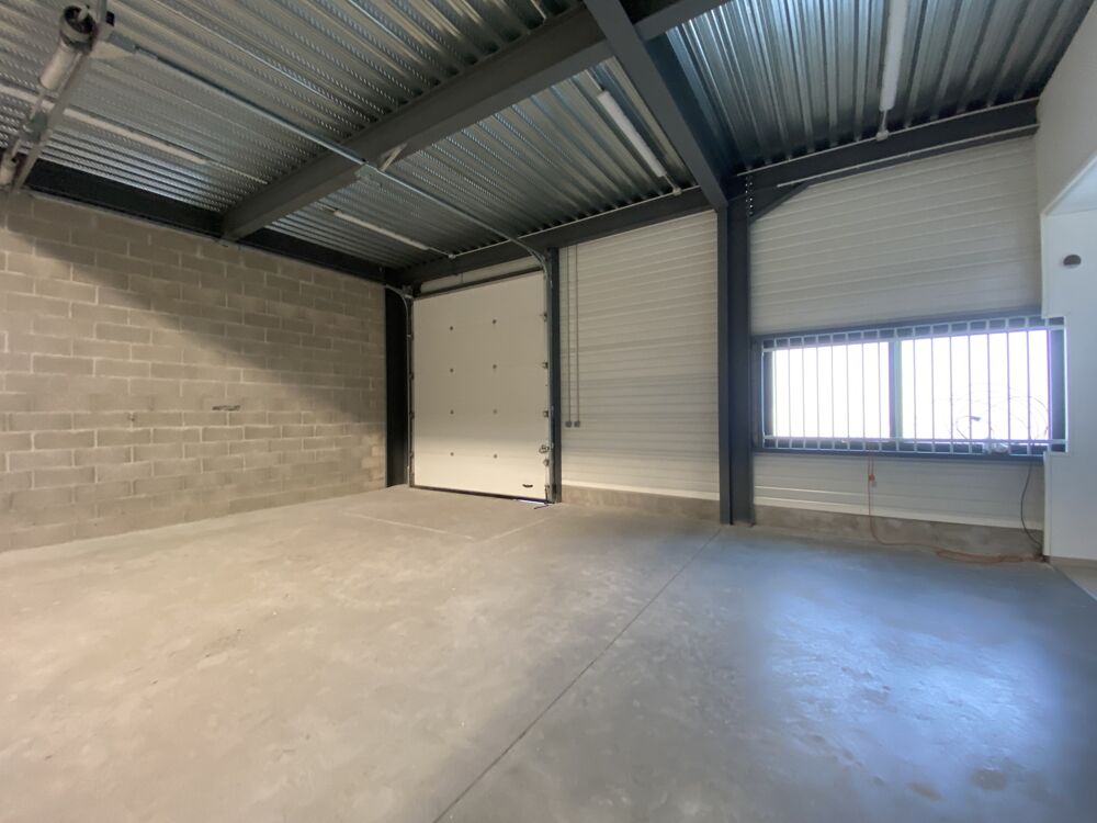   Locaux d'activité - A LOUER - 458 m² divisibles à partir de 229 m² Bussy saint georges