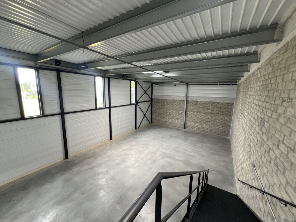   Locaux d'activité - A LOUER - 567 m² divisibles à partir de 196 m² Eragny