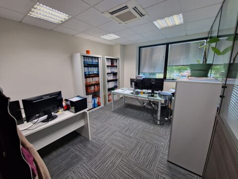 Bureaux - A LOUER - 221 m&sup2; non divisibles 3485 94360 Bry sur marne