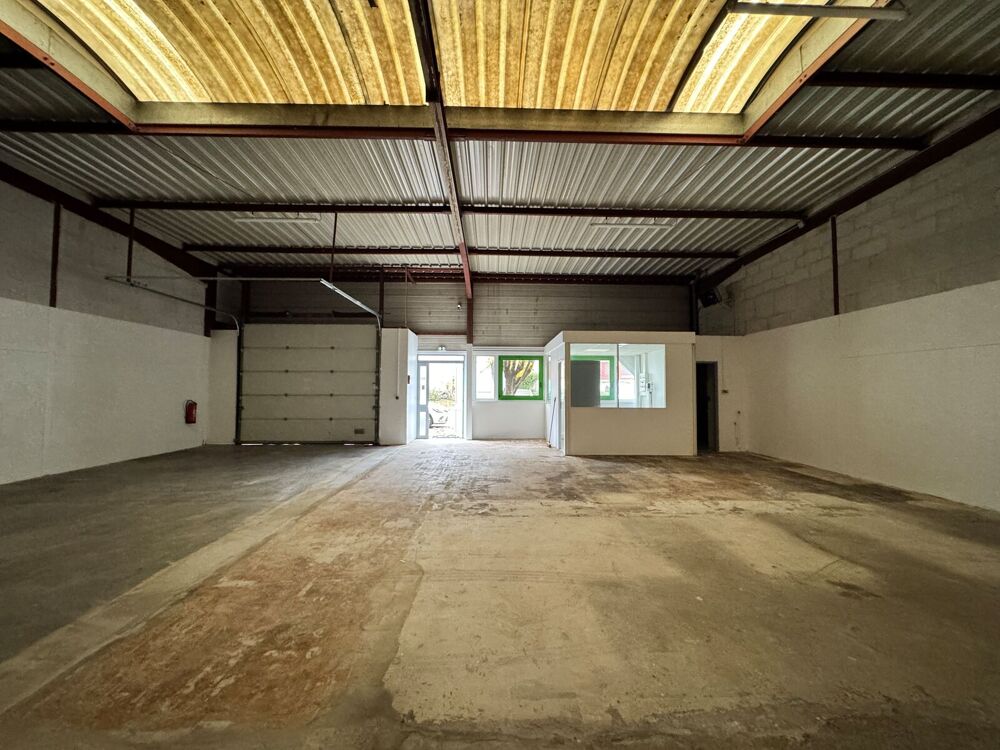   Locaux d'activité - A LOUER - 1 044 m² non divisibles Le blanc mesnil