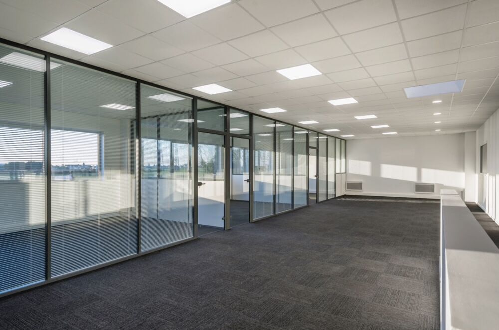   Locaux d'activité - A VENDRE - 1 133 m² non divisibles Marines