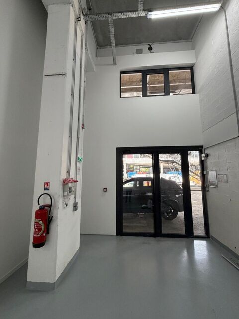   Locaux d'activité - A LOUER - 310 m² non divisibles 
