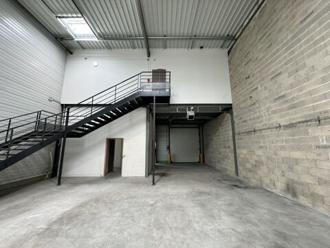   Locaux d'activité - A LOUER - 779 m² divisibles à partir de 313 m² 