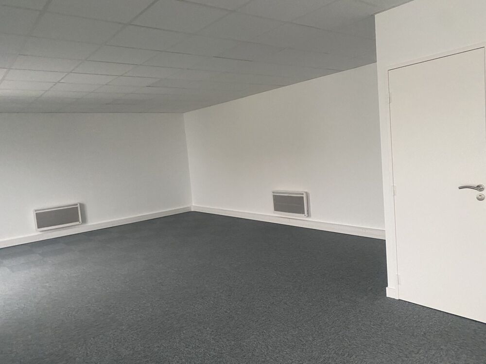   Locaux d'activité - A LOUER - 335 m² non divisibles Bussy saint martin