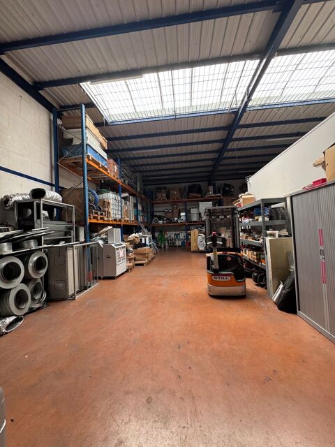   Locaux d'activité - A LOUER - 250 m² non divisibles 