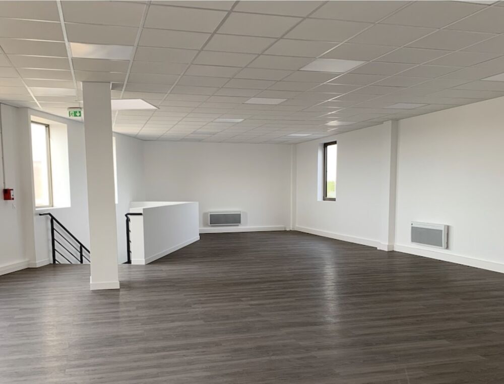   Locaux d'activité - A VENDRE - 7 040 m² divisibles à partir de 358 m² Marines