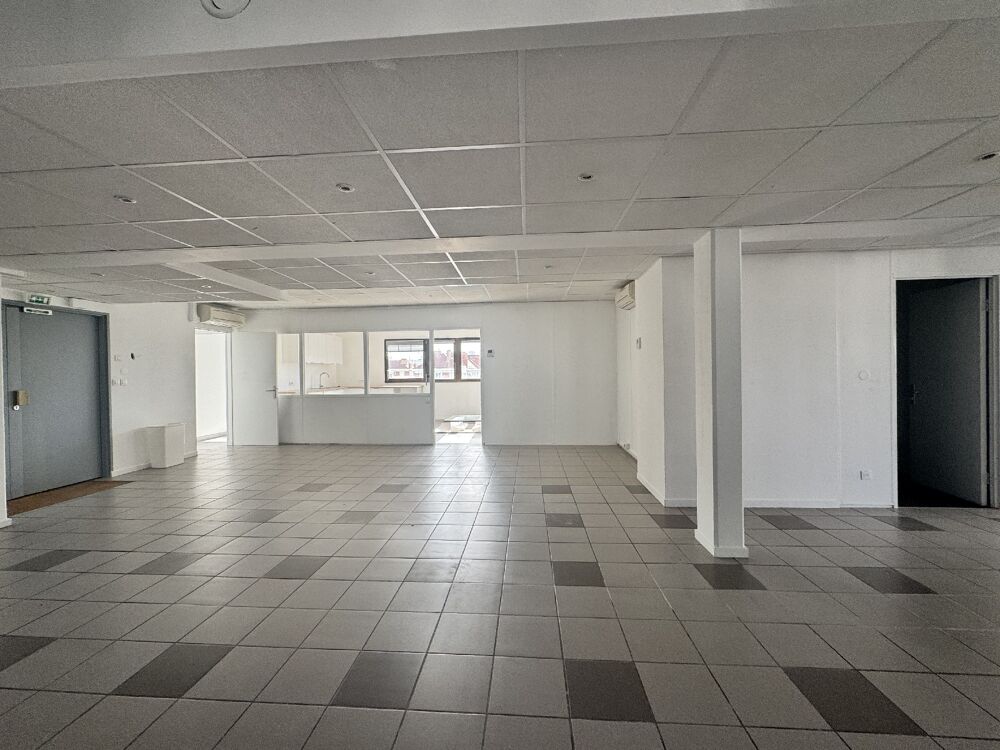   Bureaux - A LOUER - 473 m² non divisibles Ivry sur seine