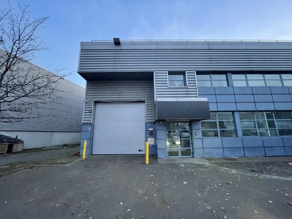   Locaux d'activité - A LOUER - 1 233 m² non divisibles La courneuve